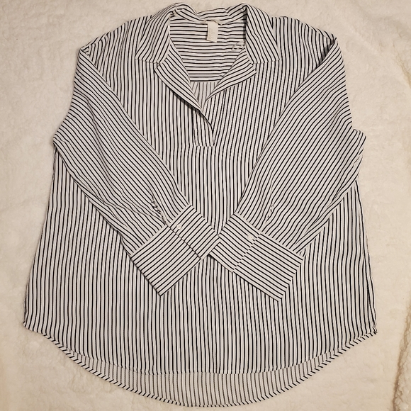 H&M Dresses & Skirts - OVERSIZED SHIRT DRESS